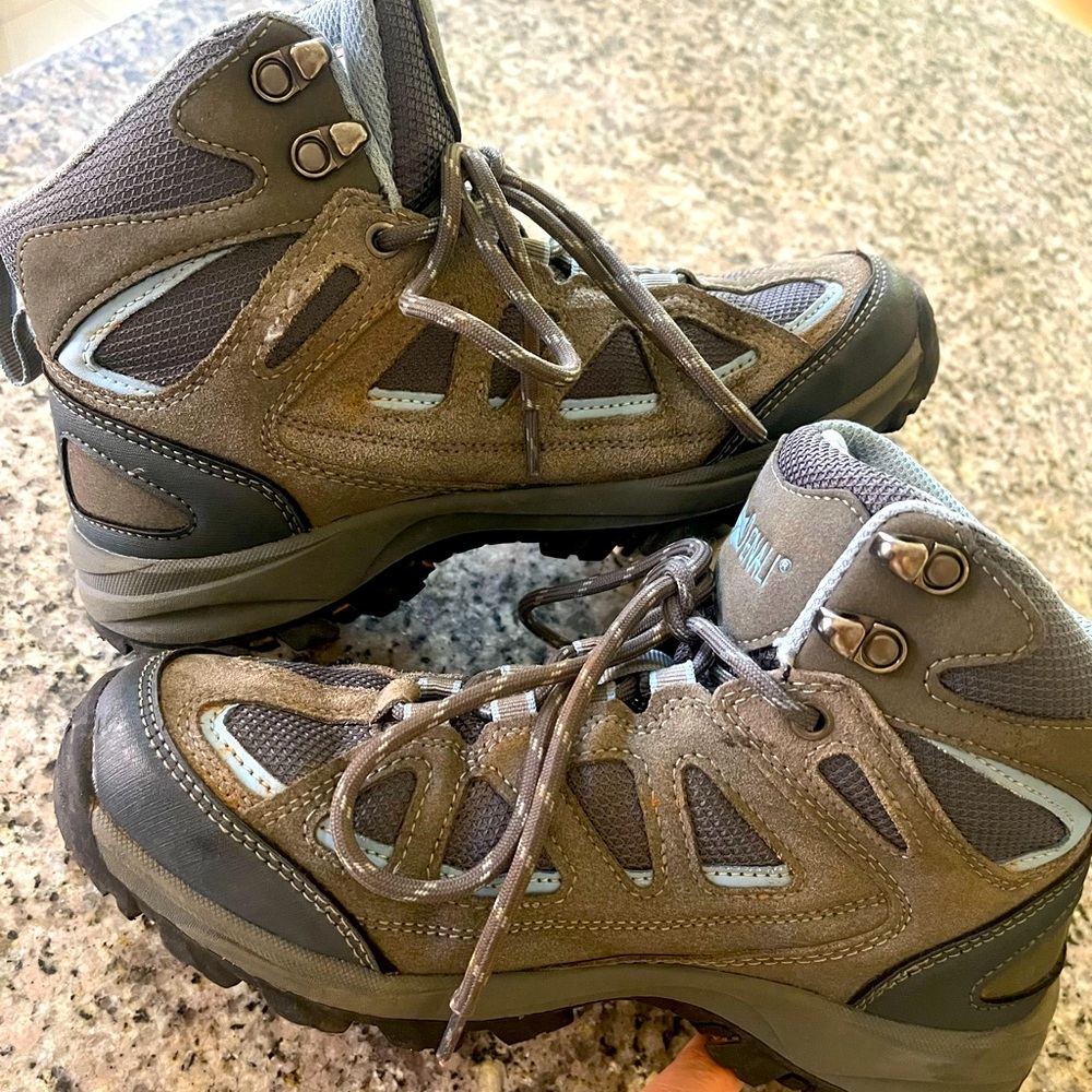 Youth hiking boots